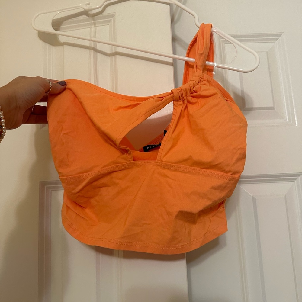 One shoulder crop top